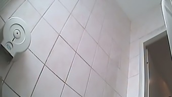 Skinny white redhead chick climbs on a shitter and pisses