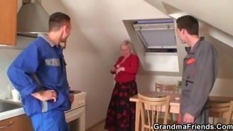 Old grandma spreads legs for two repairmen