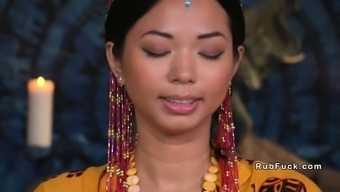 Thai masseuse bangs her client