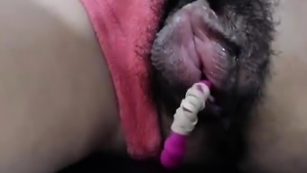 Hairy babe toys her squirting pussy close up