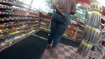 Oh man this girl azz was fat