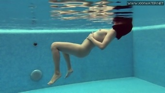 Torrid alone Lady Dee flashes her tits and nice bum underwater