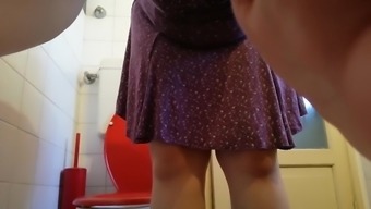 Voyeur toilet fetish: A sexy dress for this hot pee in wc