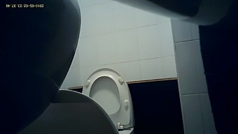 toilet in the mall-9