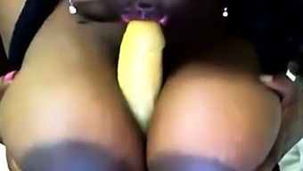 Ebony boobs webcam: African Star