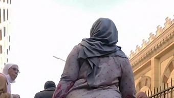 Pakistani girl Abaya shows her ass wearing a hijab