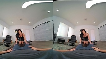 Homemade VR porn video with provocative Jennifer White riding