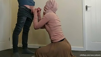 Fuck with Muslim Arab girlfriend in hijab