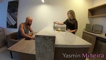 Yasmin Mineira - Husband can't resist his hot wife and quit work to eat the naughty's ass. (TRAILER)