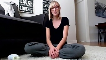 Amateur Blonde Gets Naughty on Webcam with Diaper Fetish Jerk