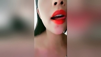 Amateur Asian teen cutie masturbates in HD