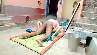 Indian Bhabhi's First Time Outdoor Sex in HD