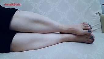 Foot fetish fun with Anna as she shows off her beautiful feet