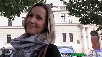 Public sex with a pornstar: Blanka Grain gets a surprise in Mofos